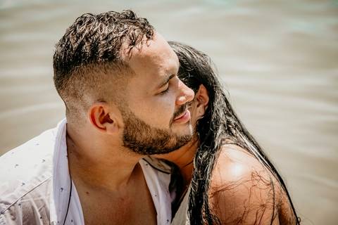 Ensaio fotográfico na água da praia'