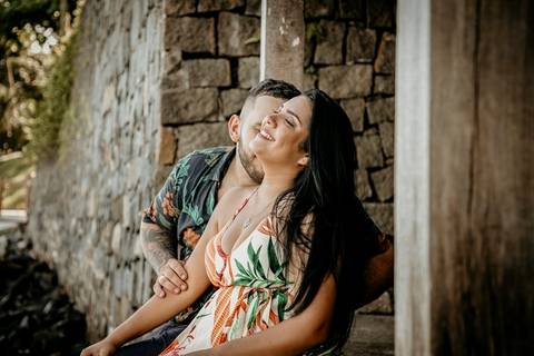 Casal apaixonado na praia'