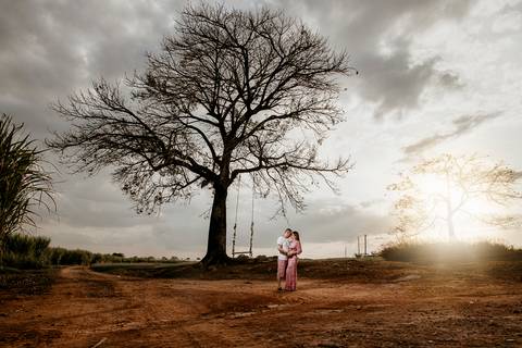Casal e a árvore'