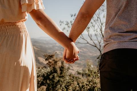 noivos com as Mãos dadas'