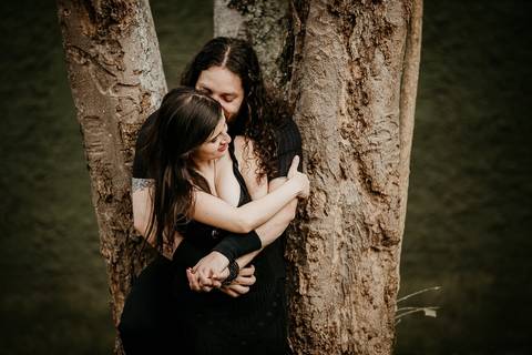 fotografia de casal tímido'