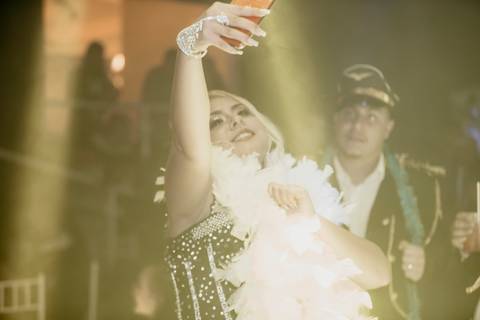 foto debutante curtindo a festa'