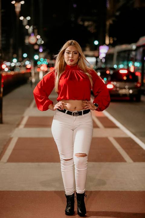 Debutante fotografada na Av. Paulista'