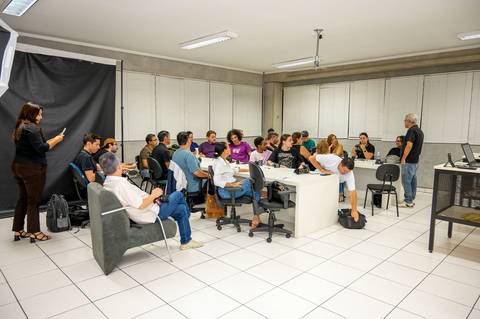 Professor Edeson Souza e paricipantes do Workshop o Dominio da Luz'