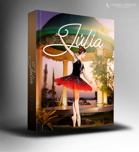 Álbum de 15 Anos da Júlia fotografado por Rafael Steffen Fotografia em Brasília no Villa Giardini.
'