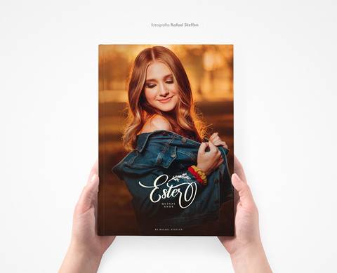 Capa do álbum do ensaio de quinze anos da Ester realizado em Brasília DF.'