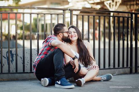 beijo em sessao de fotos com carinho em av paulita sp  fernando oliveira fotografia'