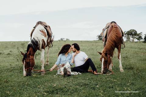 pre wedding pré casamento na fazenda fotos com cavalos horses'