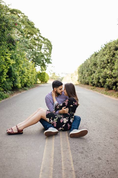 fernando oliveira fotografia pre wedding em holambra sp de manhã foto na rua'