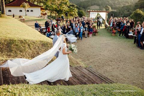 Casamento no Campo Local Villa Boa Vista Embu Guaçu Sp Fotografo Fernando Oliveira Fotografia Ar livre de dia decoração noiva vestido  first touch entrada'