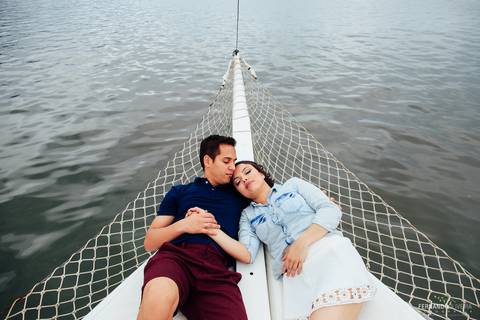fotos de casal em barco escuna em paraty rj  fotografo de casamento sp'