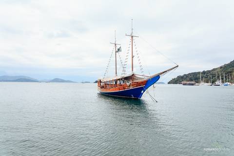 barco em paraty passeio de escuna rj'