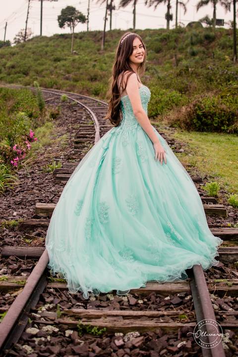 ensaio_15anos_princesa_Estação Carlos Barbosa_mariafumaça_verdinhoqueamamos_olliverfotografias'