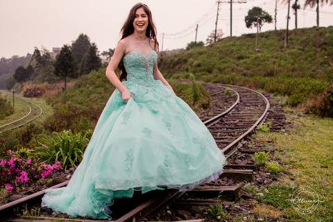 ensaio_15anos_princesa_Estação Carlos Barbosa_mariafumaça_verdinhoqueamamos_olliverfotografias'