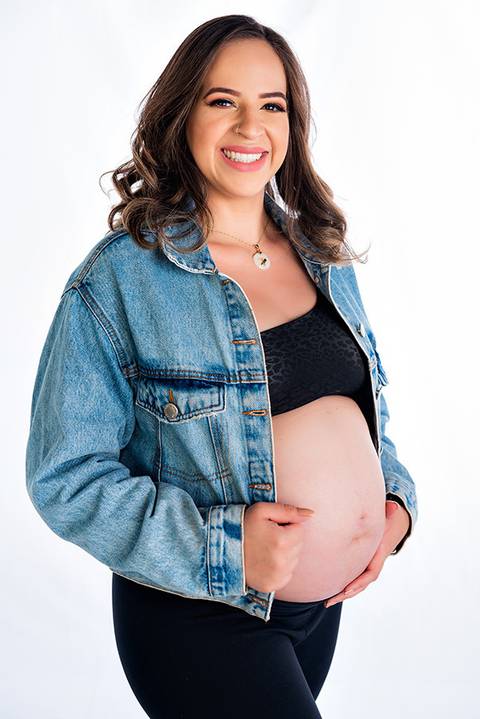 Foto de gravida em estudio fotográfico em belo horizonte'