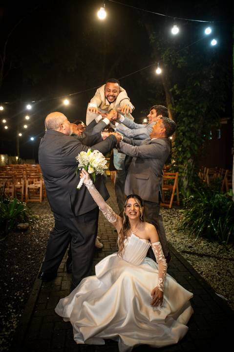Casamento na Chácara Talivo, fotografado pela True Fotografia com um olhar sensível, espontâneo e documental. Fotógrafos de casamento em Curitiba e região metropolitana.

#CasamentoChácaraTalivo #FotógrafoDeCasamentoCuritiba #FotografiaDeCasamento'
