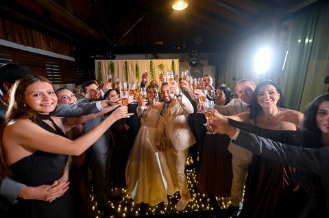 Casamento na Chácara Talivo, fotografado pela True Fotografia com um olhar sensível, espontâneo e documental. Fotógrafos de casamento em Curitiba e região metropolitana.

#CasamentoChácaraTalivo #FotógrafoDeCasamentoCuritiba #FotografiaDeCasamento'