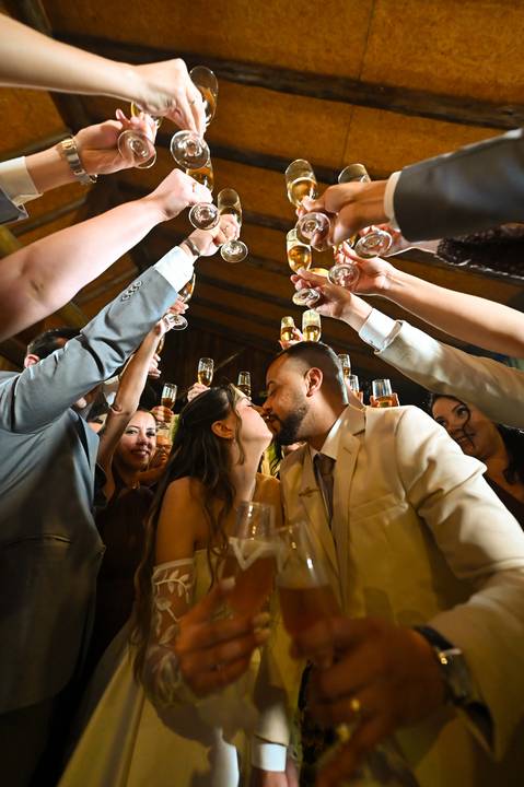 Casamento na Chácara Talivo, fotografado pela True Fotografia com um olhar sensível, espontâneo e documental. Fotógrafos de casamento em Curitiba e região metropolitana.

#CasamentoChácaraTalivo #FotógrafoDeCasamentoCuritiba #FotografiaDeCasamento'