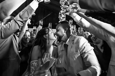Casamento na Chácara Talivo, fotografado pela True Fotografia com um olhar sensível, espontâneo e documental. Fotógrafos de casamento em Curitiba e região metropolitana.

#CasamentoChácaraTalivo #FotógrafoDeCasamentoCuritiba #FotografiaDeCasamento'