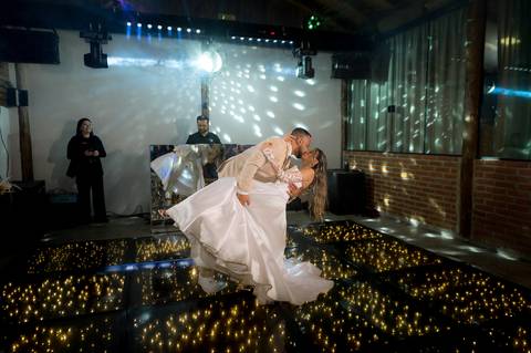 Casamento na Chácara Talivo, fotografado pela True Fotografia com um olhar sensível, espontâneo e documental. Fotógrafos de casamento em Curitiba e região metropolitana.

#CasamentoChácaraTalivo #FotógrafoDeCasamentoCuritiba #FotografiaDeCasamento'