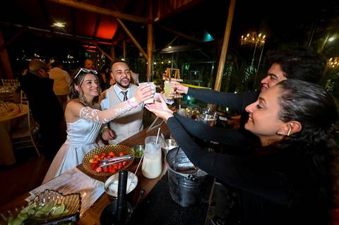 Casamento na Chácara Talivo, fotografado pela True Fotografia com um olhar sensível, espontâneo e documental. Fotógrafos de casamento em Curitiba e região metropolitana.

#CasamentoChácaraTalivo #FotógrafoDeCasamentoCuritiba #FotografiaDeCasamento'