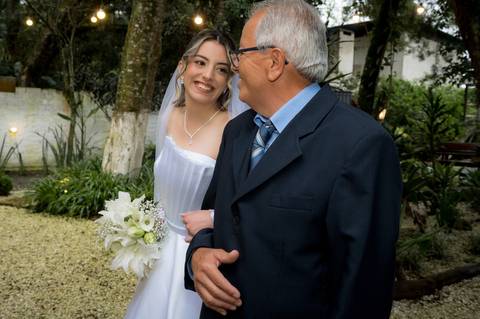 Casamento na Chácara Talivo, fotografado pela True Fotografia com um olhar sensível, espontâneo e documental. Fotógrafos de casamento em Curitiba e região metropolitana.

#CasamentoChácaraTalivo #FotógrafoDeCasamentoCuritiba #FotografiaDeCasamento'