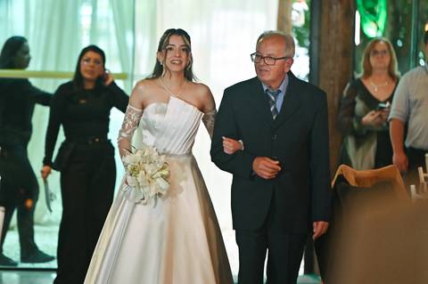 Casamento na Chácara Talivo, fotografado pela True Fotografia com um olhar sensível, espontâneo e documental. Fotógrafos de casamento em Curitiba e região metropolitana.

#CasamentoChácaraTalivo #FotógrafoDeCasamentoCuritiba #FotografiaDeCasamento'