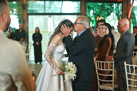 Casamento na Chácara Talivo, fotografado pela True Fotografia com um olhar sensível, espontâneo e documental. Fotógrafos de casamento em Curitiba e região metropolitana.

#CasamentoChácaraTalivo #FotógrafoDeCasamentoCuritiba #FotografiaDeCasamento'