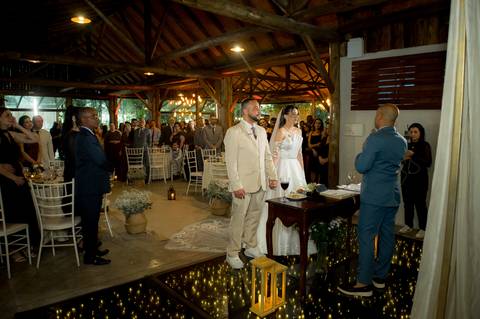 Casamento na Chácara Talivo, fotografado pela True Fotografia com um olhar sensível, espontâneo e documental. Fotógrafos de casamento em Curitiba e região metropolitana.

#CasamentoChácaraTalivo #FotógrafoDeCasamentoCuritiba #FotografiaDeCasamento'