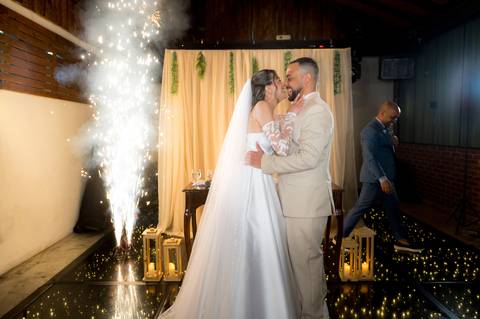 Casamento na Chácara Talivo, fotografado pela True Fotografia com um olhar sensível, espontâneo e documental. Fotógrafos de casamento em Curitiba e região metropolitana.

#CasamentoChácaraTalivo #FotógrafoDeCasamentoCuritiba #FotografiaDeCasamento'