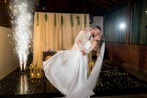 Casamento na Chácara Talivo, fotografado pela True Fotografia com um olhar sensível, espontâneo e documental. Fotógrafos de casamento em Curitiba e região metropolitana.

#CasamentoChácaraTalivo #FotógrafoDeCasamentoCuritiba #FotografiaDeCasamento'