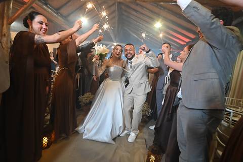 Casamento na Chácara Talivo, fotografado pela True Fotografia com um olhar sensível, espontâneo e documental. Fotógrafos de casamento em Curitiba e região metropolitana.

#CasamentoChácaraTalivo #FotógrafoDeCasamentoCuritiba #FotografiaDeCasamento'