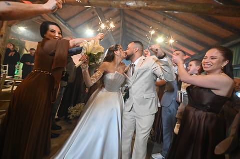 Casamento na Chácara Talivo, fotografado pela True Fotografia com um olhar sensível, espontâneo e documental. Fotógrafos de casamento em Curitiba e região metropolitana.

#CasamentoChácaraTalivo #FotógrafoDeCasamentoCuritiba #FotografiaDeCasamento'