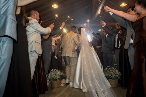 Casamento na Chácara Talivo, fotografado pela True Fotografia com um olhar sensível, espontâneo e documental. Fotógrafos de casamento em Curitiba e região metropolitana.

#CasamentoChácaraTalivo #FotógrafoDeCasamentoCuritiba #FotografiaDeCasamento'