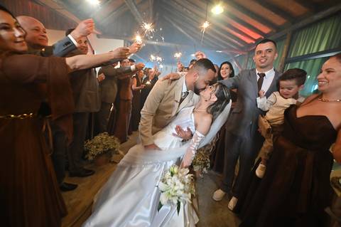 Casamento na Chácara Talivo, fotografado pela True Fotografia com um olhar sensível, espontâneo e documental. Fotógrafos de casamento em Curitiba e região metropolitana.

#CasamentoChácaraTalivo #FotógrafoDeCasamentoCuritiba #FotografiaDeCasamento'