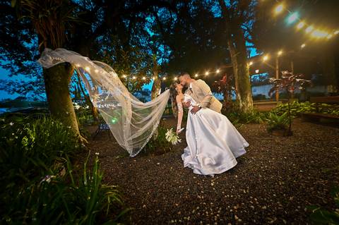 Casamento na Chácara Talivo, fotografado pela True Fotografia com um olhar sensível, espontâneo e documental. Fotógrafos de casamento em Curitiba e região metropolitana.

#CasamentoChácaraTalivo #FotógrafoDeCasamentoCuritiba #FotografiaDeCasamento'