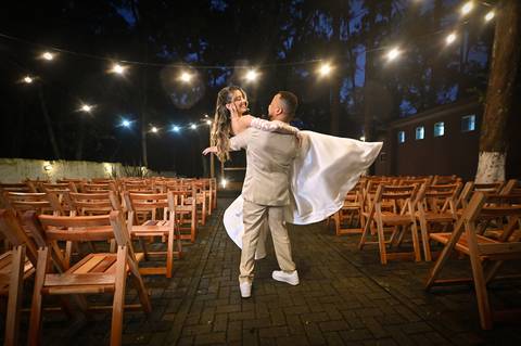 Casamento na Chácara Talivo, fotografado pela True Fotografia com um olhar sensível, espontâneo e documental. Fotógrafos de casamento em Curitiba e região metropolitana.

#CasamentoChácaraTalivo #FotógrafoDeCasamentoCuritiba #FotografiaDeCasamento'