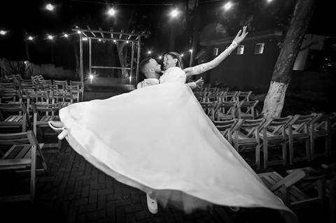 Casamento na Chácara Talivo, fotografado pela True Fotografia com um olhar sensível, espontâneo e documental. Fotógrafos de casamento em Curitiba e região metropolitana.

#CasamentoChácaraTalivo #FotógrafoDeCasamentoCuritiba #FotografiaDeCasamento'