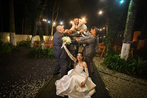 Casamento na Chácara Talivo, fotografado pela True Fotografia com um olhar sensível, espontâneo e documental. Fotógrafos de casamento em Curitiba e região metropolitana.

#CasamentoChácaraTalivo #FotógrafoDeCasamentoCuritiba #FotografiaDeCasamento'