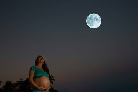 Foto com a lua Cheia brindando Maria.'