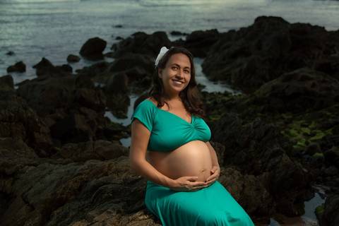 As pedras não falam, mas as rosas exalam o aroma que brota de ti: Maria!'