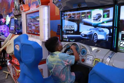 Festa de aniversário infantil no shopping com tema slimes'
