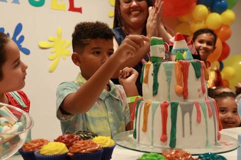 Festa de aniversário infantil no shopping com tema slimes'