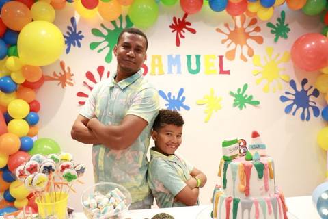 Festa de aniversário infantil no shopping com tema slimes'