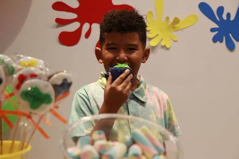 Festa de aniversário infantil no shopping com tema slimes'