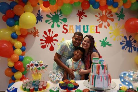 Festa de aniversário infantil no shopping com tema slimes'