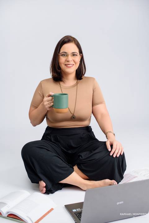 psiquiatra, Paula Benevenuto Hartmann, tomando cha'