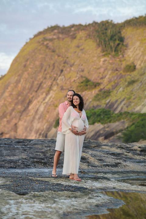 ensaio gestante, praia de Itacoatiara'