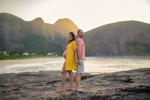 ensaio gestante, praia de Itacoatiara'