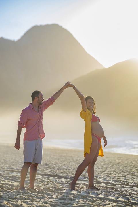 ensaio gestante, praia de Itacoatiara'